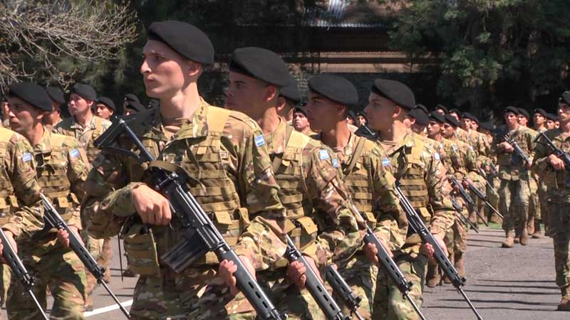 Cien hombres y mujeres egresaron como soldados voluntarios en Paraná
