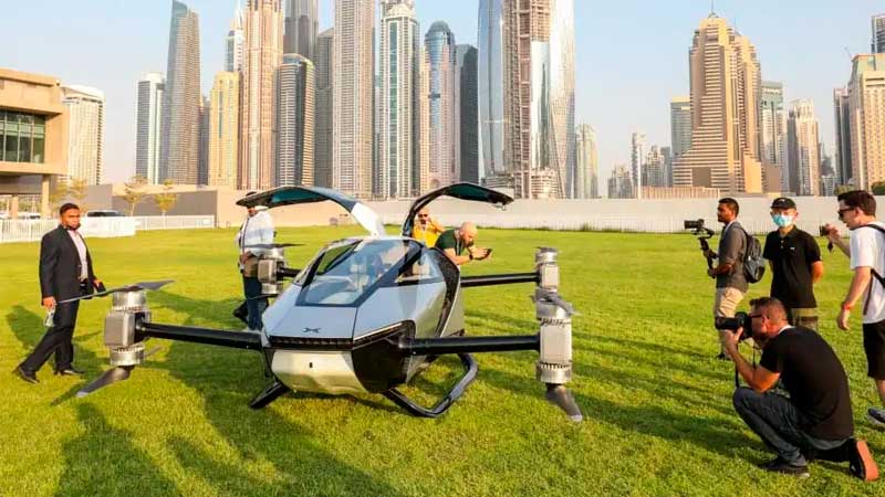 El coche volador eléctrico X2 de XPeng realiza su primer vuelo público en Dubai