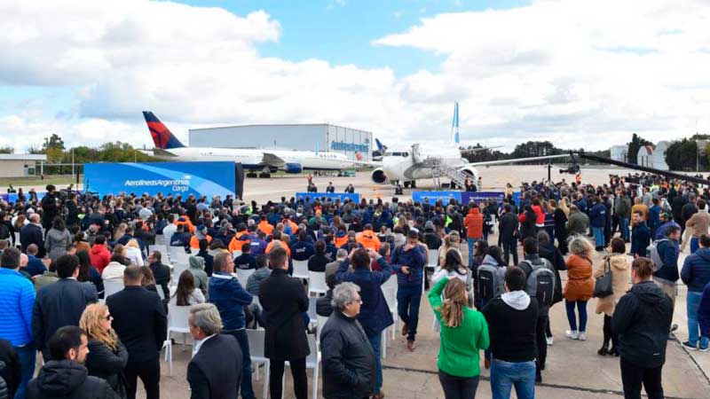 Aerolíneas Argentinas presentó su primer avión para carga