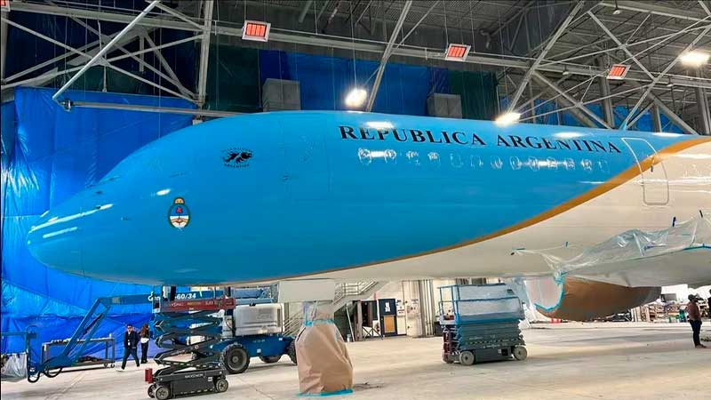 Las primeras fotos del nuevo avión presidencial: nuevo nombre y diseño de colores