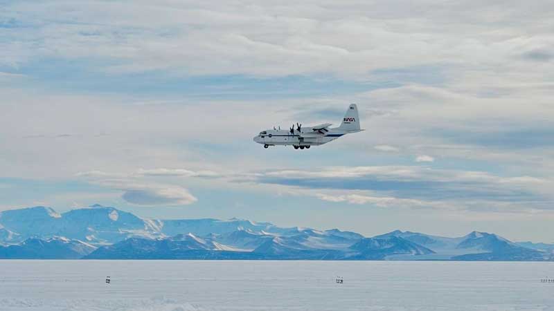 Avión C-130 de la NASA realiza el primer vuelo de su historia a la Antártida para la misión del globo GUSTO
