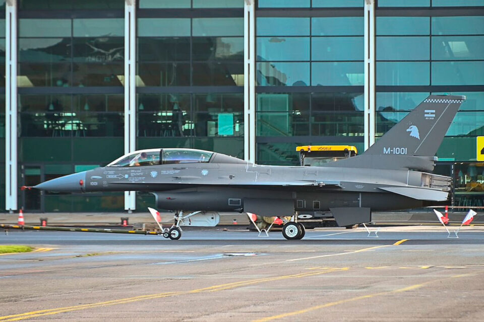 Culmina proceso de pintado de los primeros 6 aviones F-16 de la Fuerza Aérea