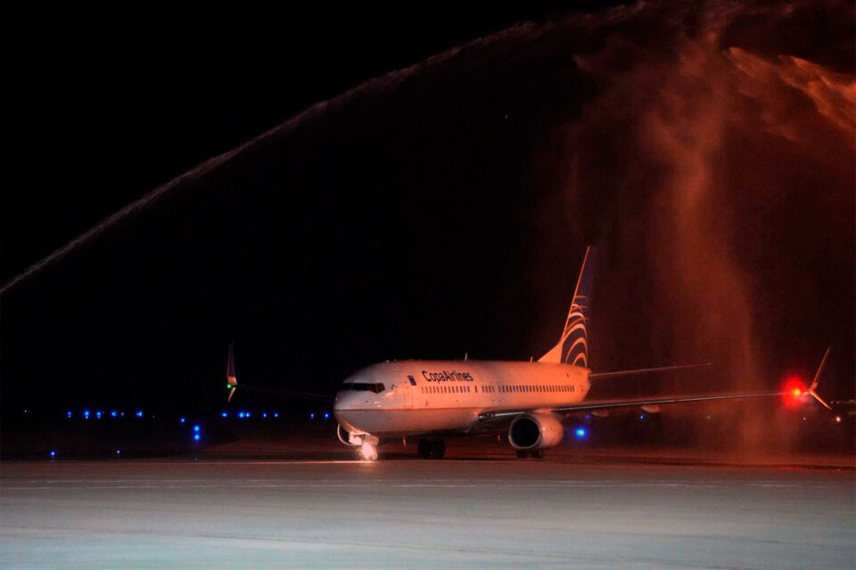 reapertura Aeropuerto Internacional Rosario primer vuelo internacional