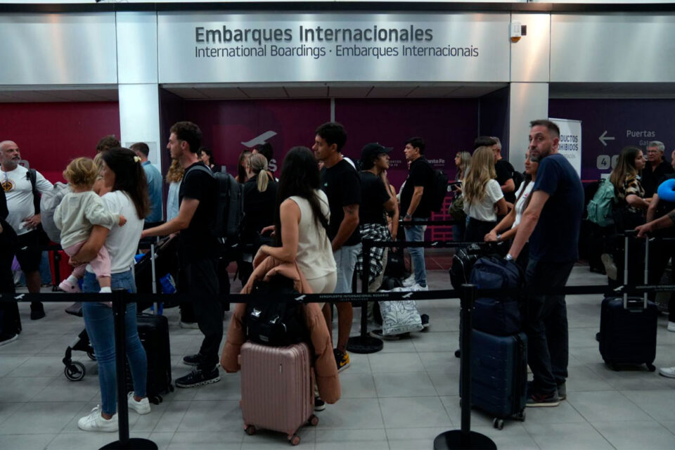 reapertura Aeropuerto Internacional Rosario primer vuelo internacional