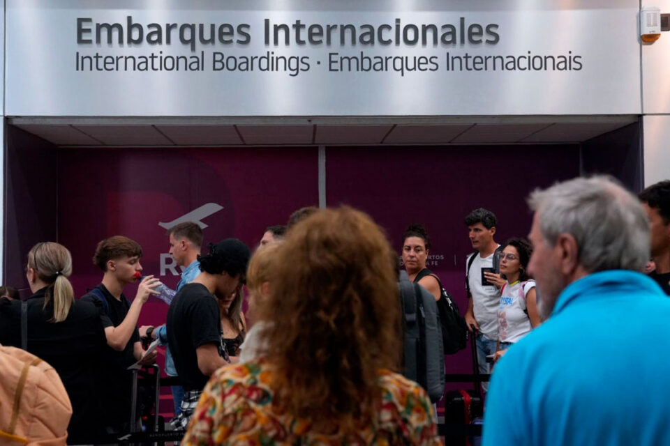 reapertura Aeropuerto Internacional Rosario primer vuelo internacional
