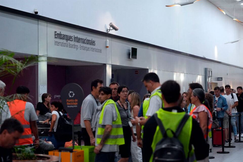 reapertura Aeropuerto Internacional Rosario primer vuelo internacional