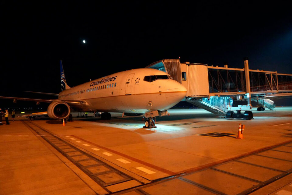 reapertura Aeropuerto Internacional Rosario primer vuelo internacional
