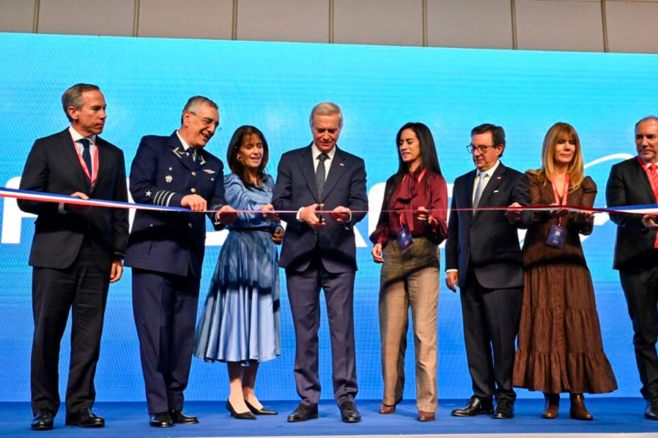 FIDAE 2026 abrió en Chile con show aéreo y tecnología