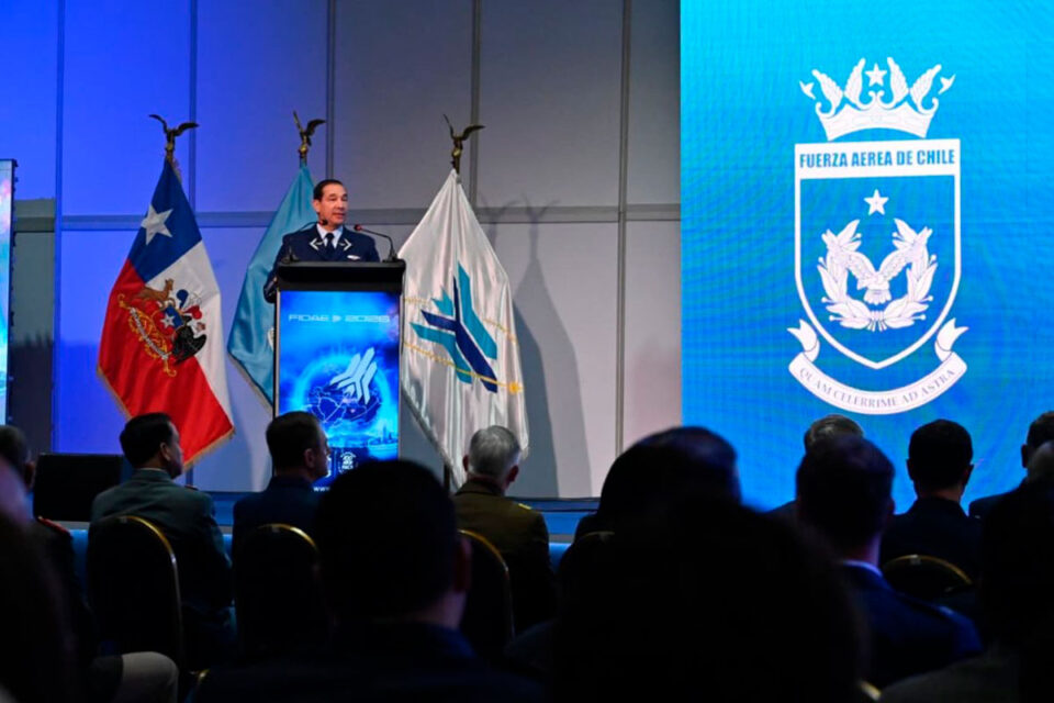 FIDAE 2026 abrió en Chile con show aéreo y tecnología