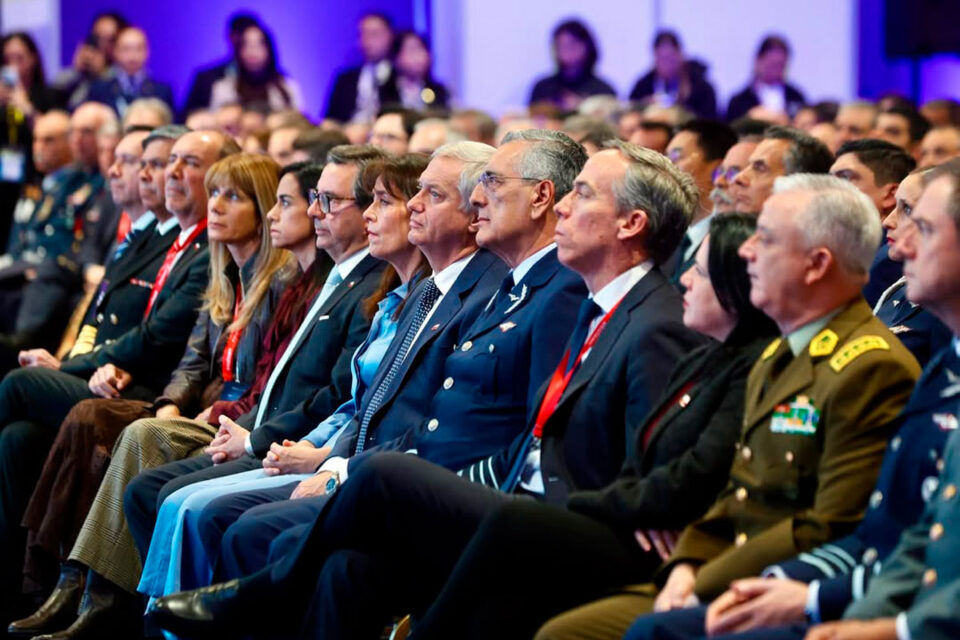 FIDAE 2026 abrió en Chile con show aéreo y tecnología