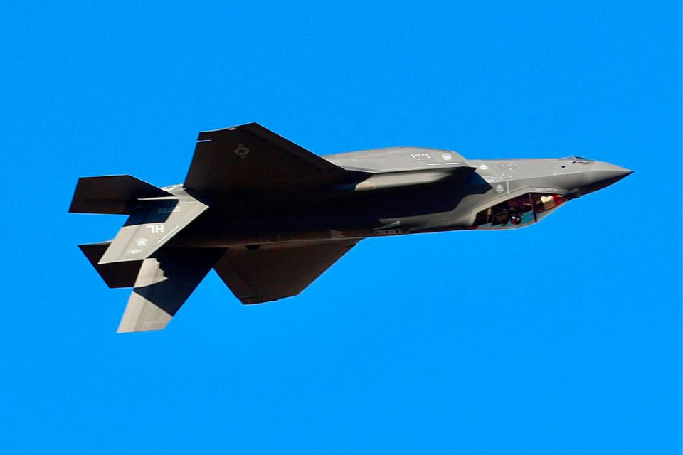 FIDAE 2026 abrió en Chile con show aéreo y tecnología