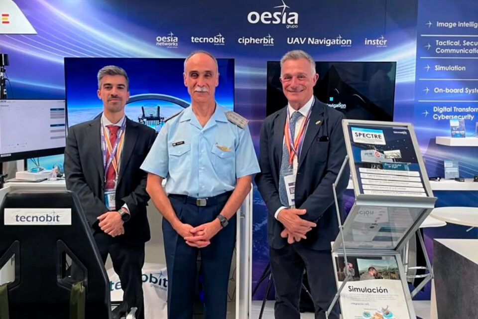 Gustavo Valverde participa de FIDAE 2026 representando a la Fuerza Aérea Argentina