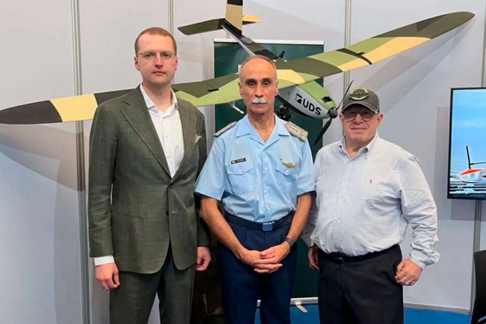 Gustavo Valverde participa de FIDAE 2026 representando a la Fuerza Aérea Argentina