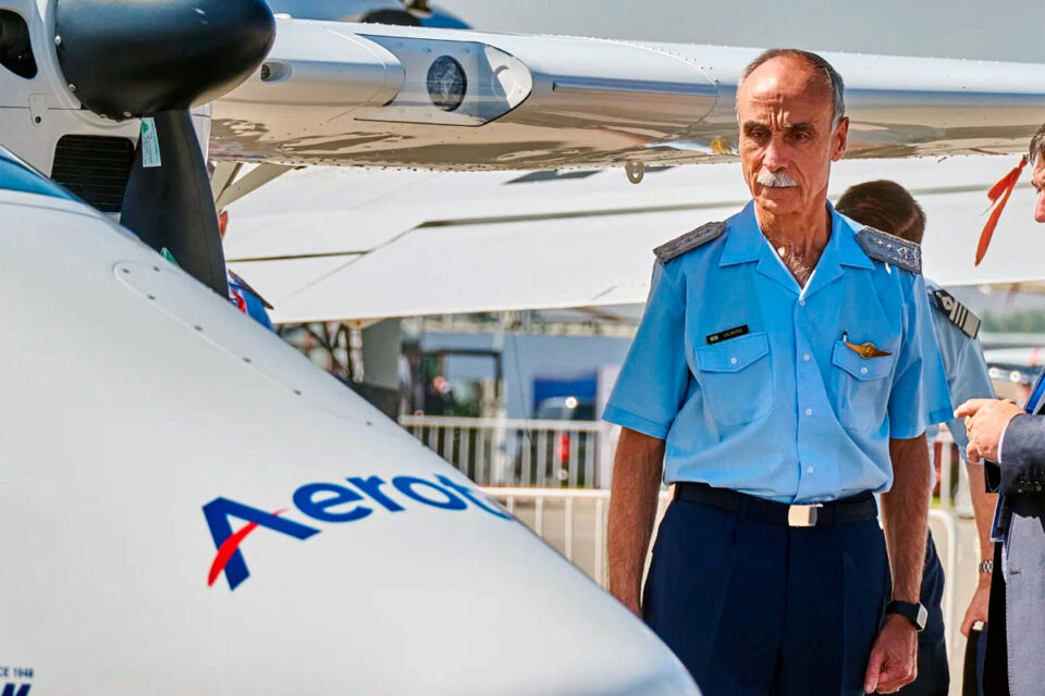 Gustavo Valverde participa de FIDAE 2026 representando a la Fuerza Aérea Argentina