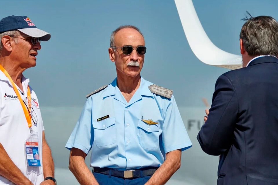 Gustavo Valverde participa de FIDAE 2026 representando a la Fuerza Aérea Argentina