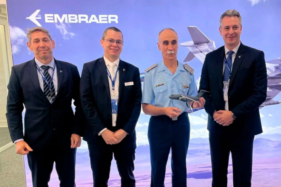 Gustavo Valverde participa de FIDAE 2026 representando a la Fuerza Aérea Argentina