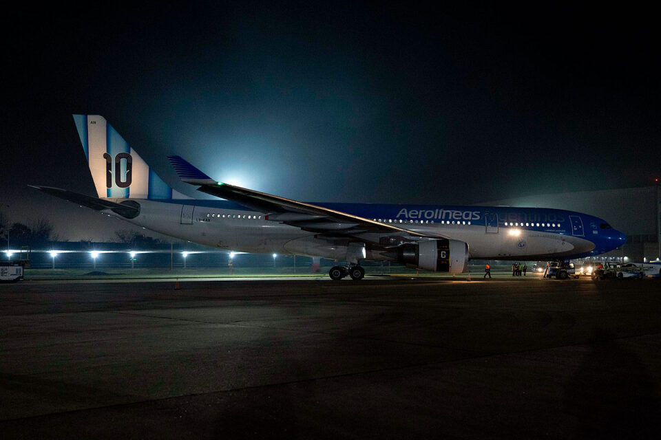 Partió a Kansas el avión más argentino del mundo