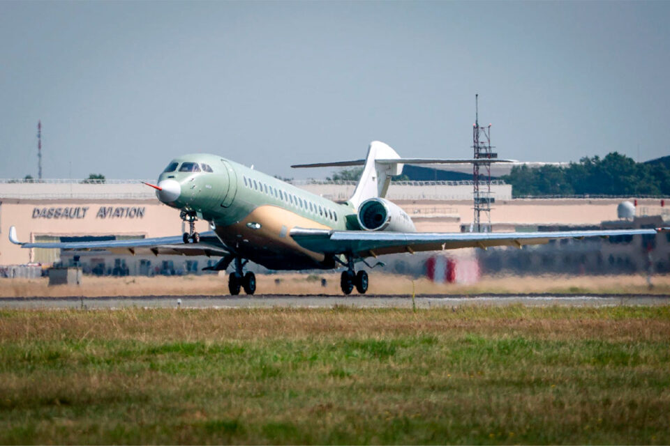 El Falcon 10X de Dassault completó su primer vuelo