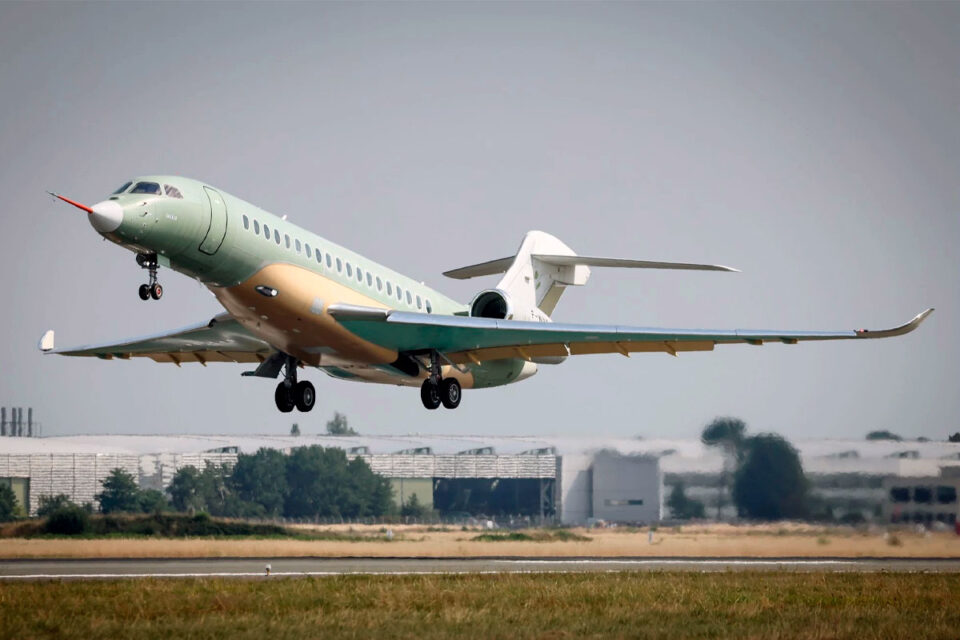 El Falcon 10X de Dassault completó su primer vuelo