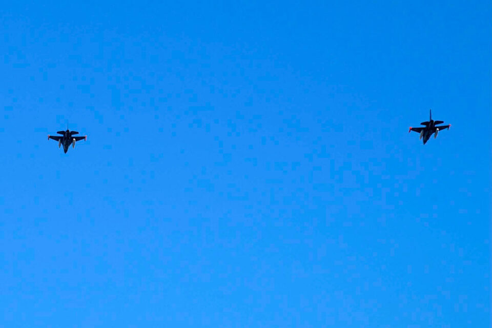 F-16 argentinos sobre Buenos Aires rumbo a Morón