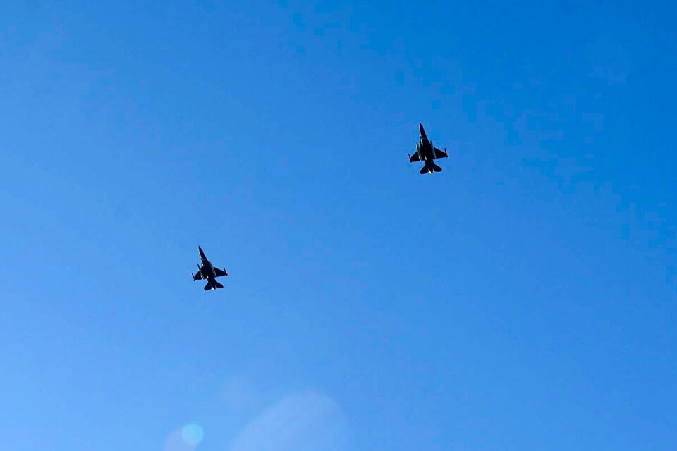 F-16 argentinos sobre Buenos Aires rumbo a Morón