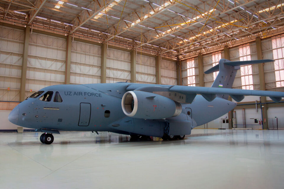 Uzbekistán recibe su primer C-390 Millennium