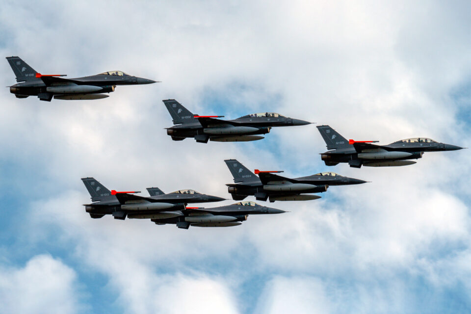 Argentina ya tiene 12 F-16 tras la segunda entrega